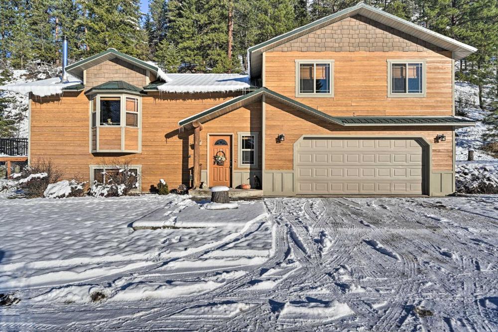 Peaceful Superior Home with Fire Pit and Mtn View